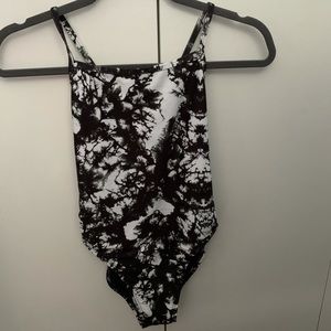 Jolyn One Piece swimsuit (size 28)